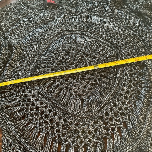 Silver crocheted top ladies size L . GREAT PEICE TO WEAR BRAND NEW - Picture 6 of 10